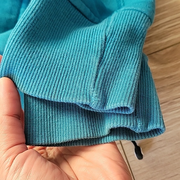 Lululemon zip up hoodie size 6 - Picture 10 of 13